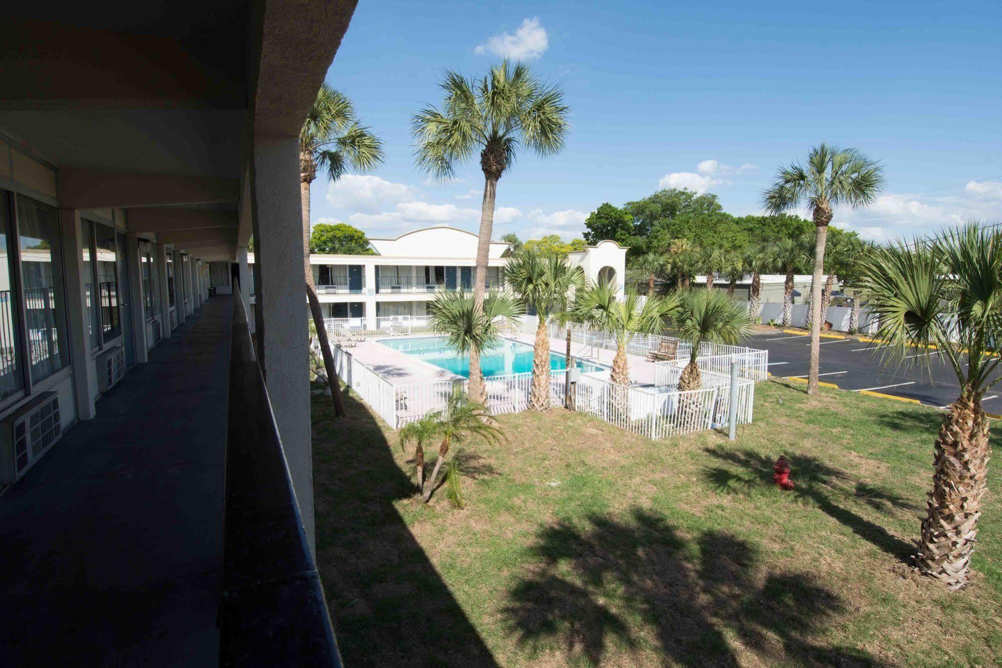 Bayside Inn Pinellas Park - Clearwater מראה חיצוני תמונה